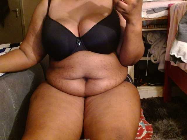 Sexiemama live cam on BongaCams