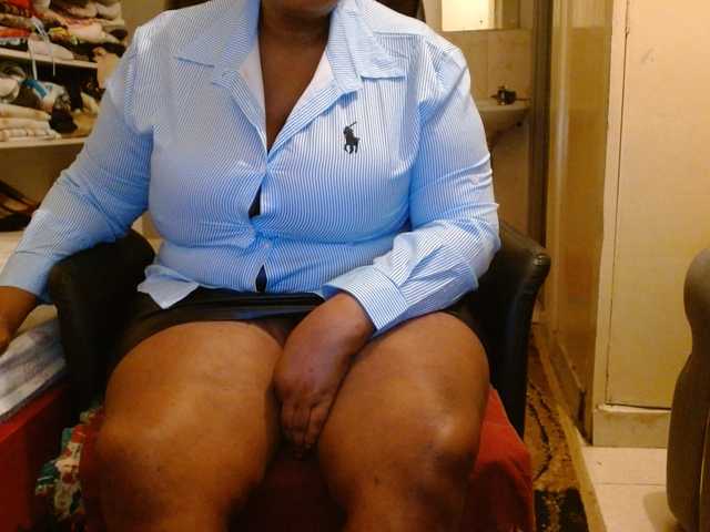 Sexiemama live cam on BongaCams