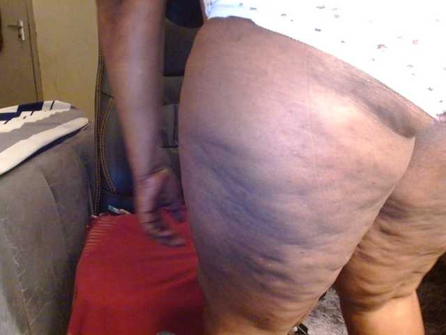 Sexiemama live cam on BongaCams
