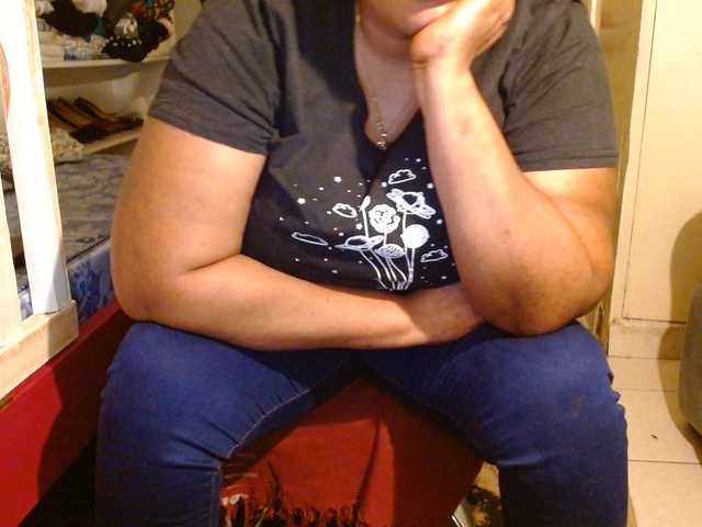 Sexiemama live cam on BongaCams