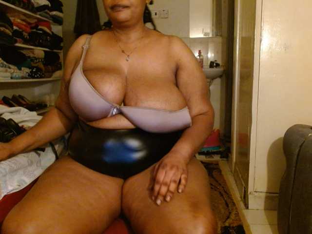 Sexiemama live cam on BongaCams