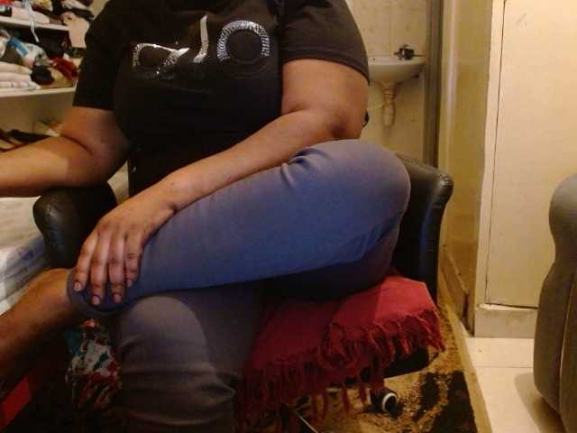 Sexiemama live cam on BongaCams