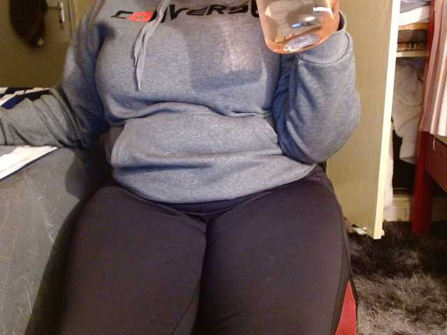 Sexiemama live cam on BongaCams