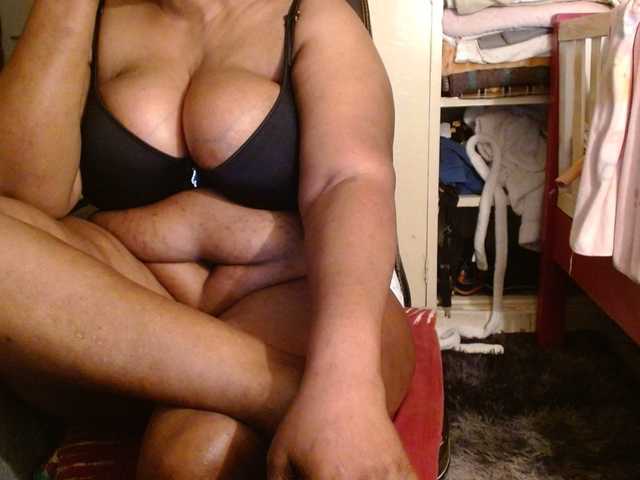 Sexiemama live cam on BongaCams