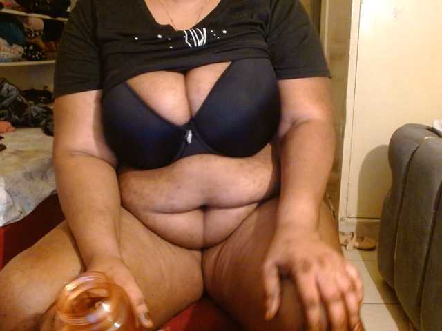 Sexiemama live cam on UnifiedCams