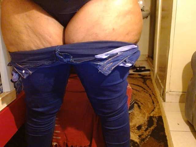 Sexiemama live cam on BongaCams