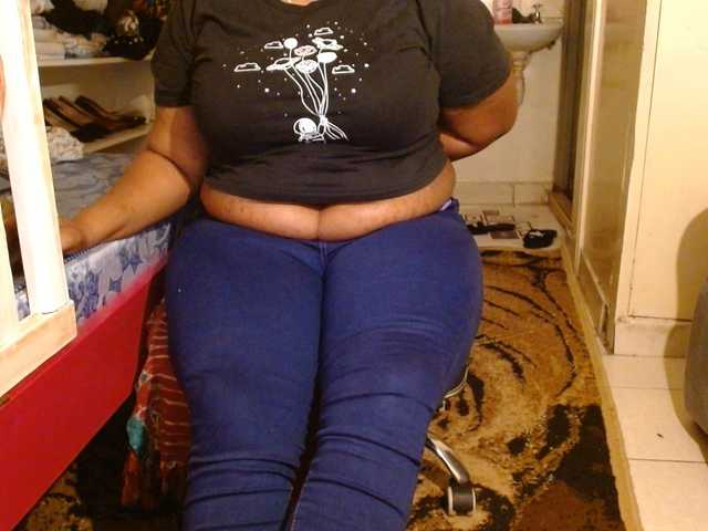 Sexiemama live cam on BongaCams