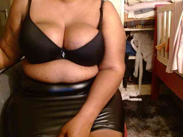 Sexiemama Live Webcam on BongaCams