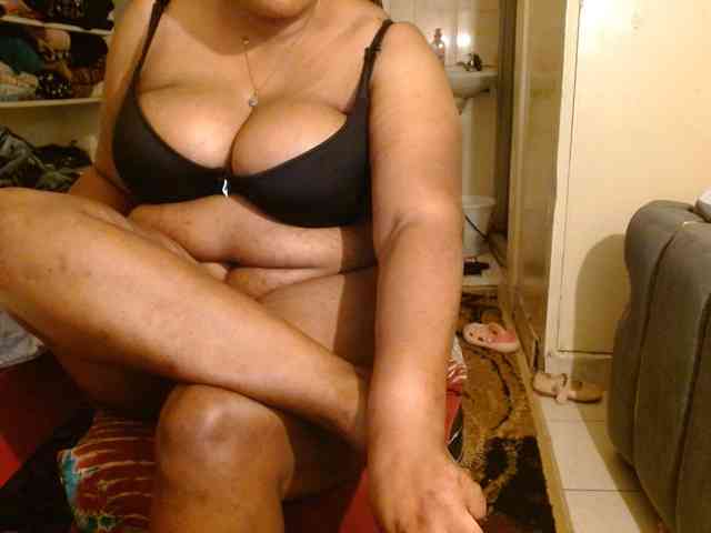 Model: Sexiemama