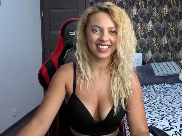 CarlaStaceeFun live cam on BongaCams