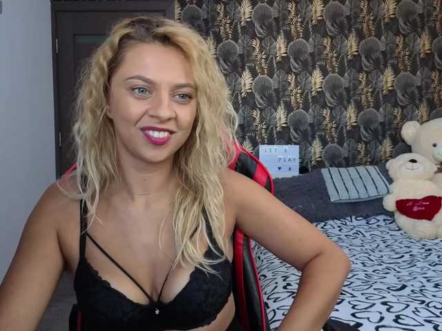 CarlaStaceeFun live cam on BongaCams