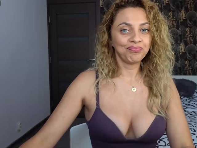 CarlaStaceeFun live cam preview