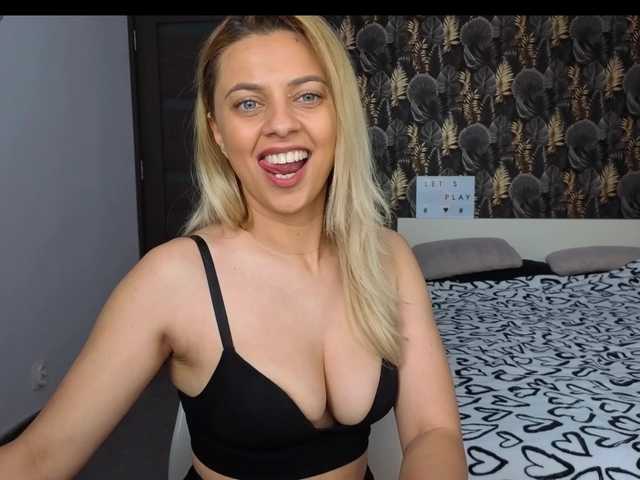 CarlaStaceeFun live cam on BongaCams