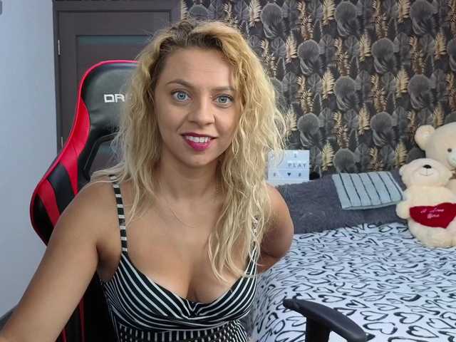 CarlaStaceeFun live cam on BongaCams