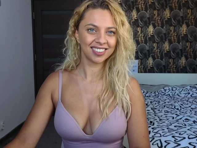 CarlaStaceeFun live cam on BongaCams