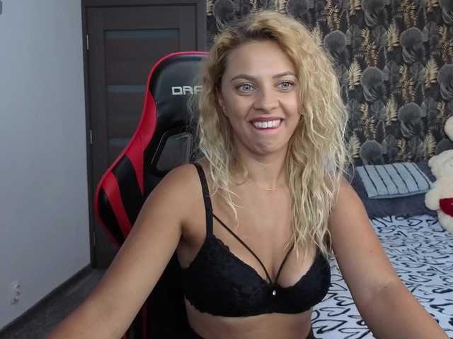 CarlaStaceeFun live cam on BongaCams
