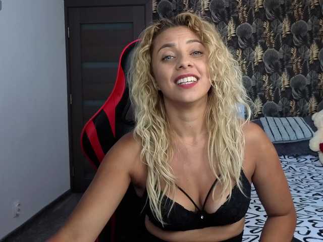 CarlaStaceeFun live cam on BongaCams