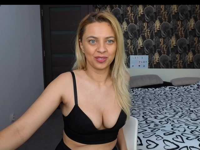 CarlaStaceeFun live cam on BongaCams