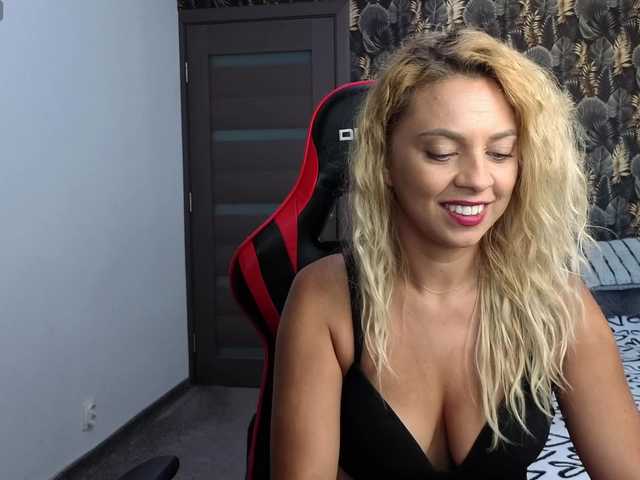 CarlaStaceeFun live cam on BongaCams