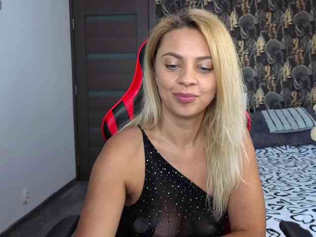 CarlaStaceeFun webcam