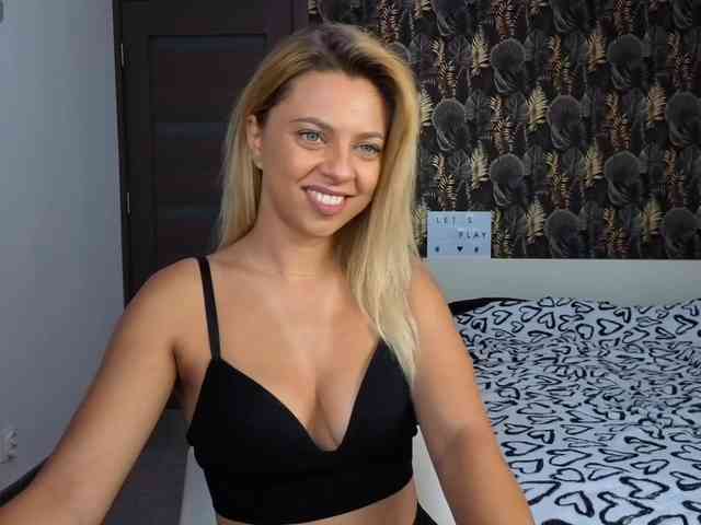 CarlaStaceeFun webcam