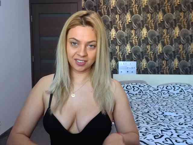 CarlaStaceeFun webcam