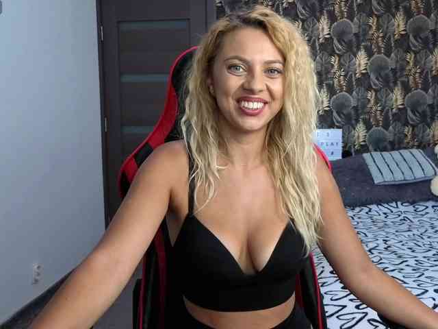 CarlaStaceeFun webcam