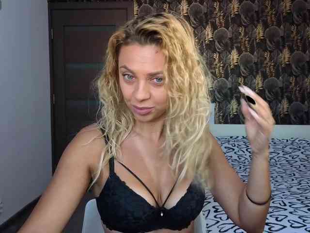 CarlaStaceeFun webcam