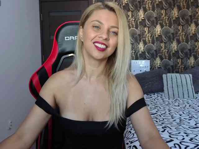 CarlaStaceeFun webcam