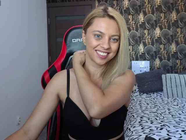 CarlaStaceeFun webcam