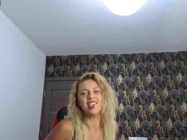 CarlaStaceeFun webcam