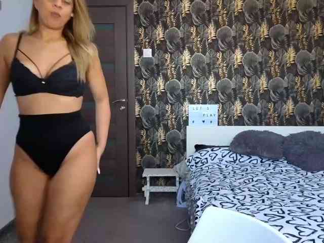 CarlaStaceeFun webcam