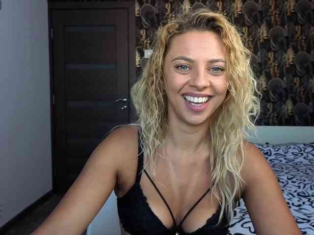 CarlaStaceeFun webcam