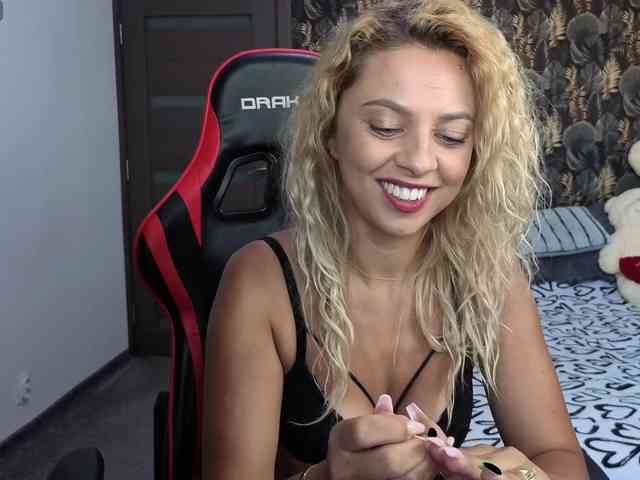 CarlaStaceeFun webcam