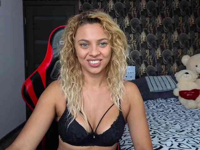 CarlaStaceeFun webcam
