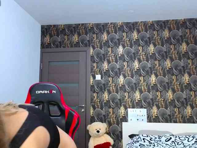 CarlaStaceeFun webcam