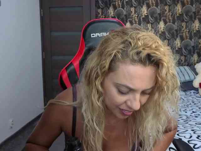CarlaStaceeFun webcam