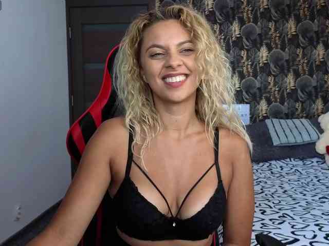 CarlaStaceeFun webcam
