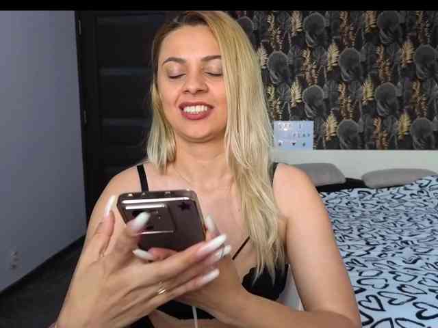 CarlaStaceeFun webcam