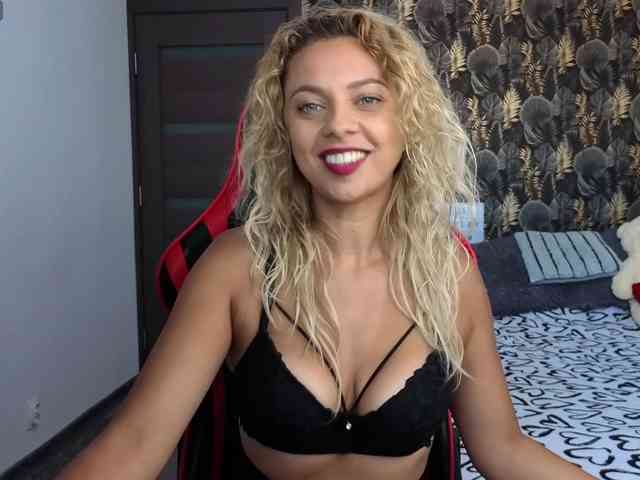 CarlaStaceeFun webcam