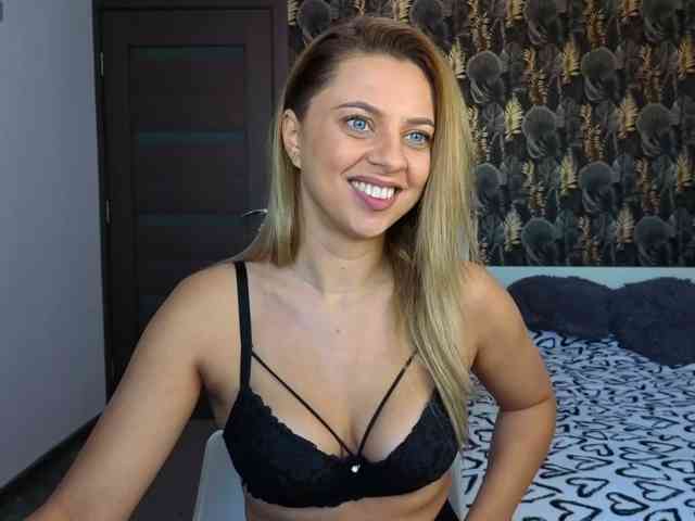 CarlaStaceeFun webcam