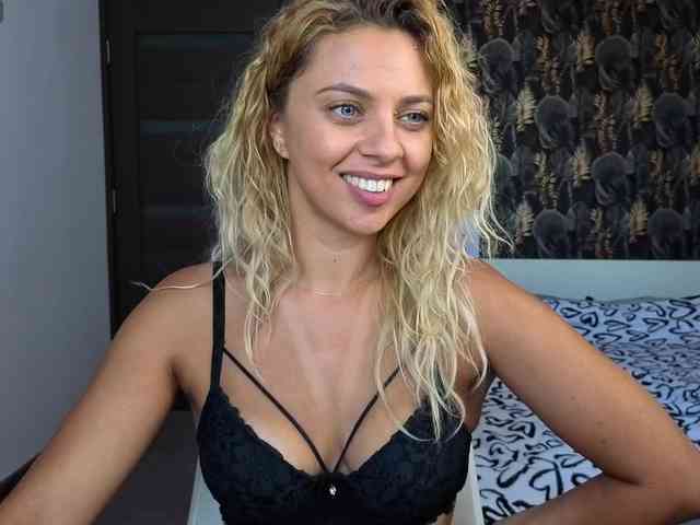 CarlaStaceeFun webcam