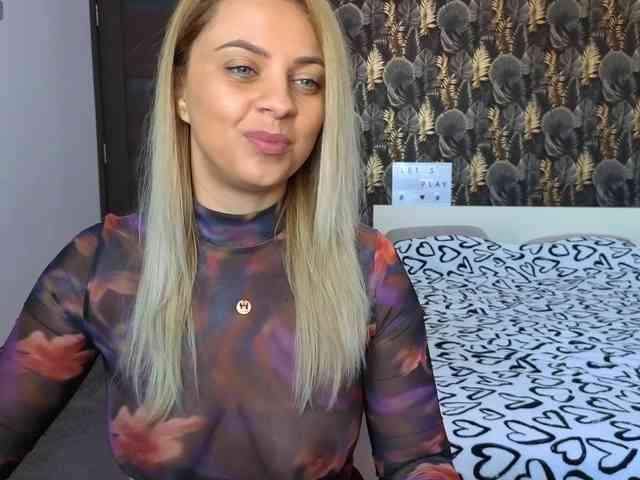 CarlaStaceeFun webcam