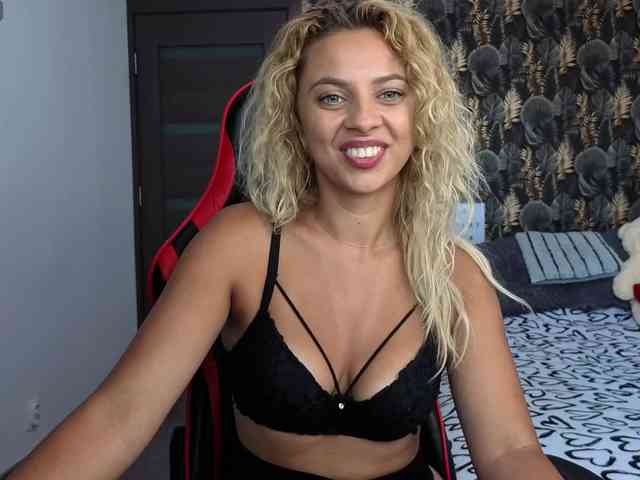 CarlaStaceeFun webcam
