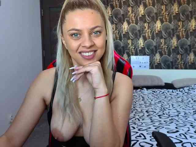 CarlaStaceeFun webcam