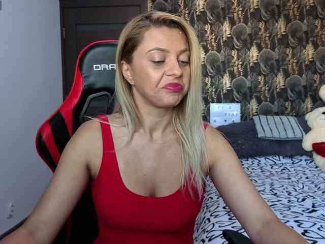 CarlaStaceeFun webcam