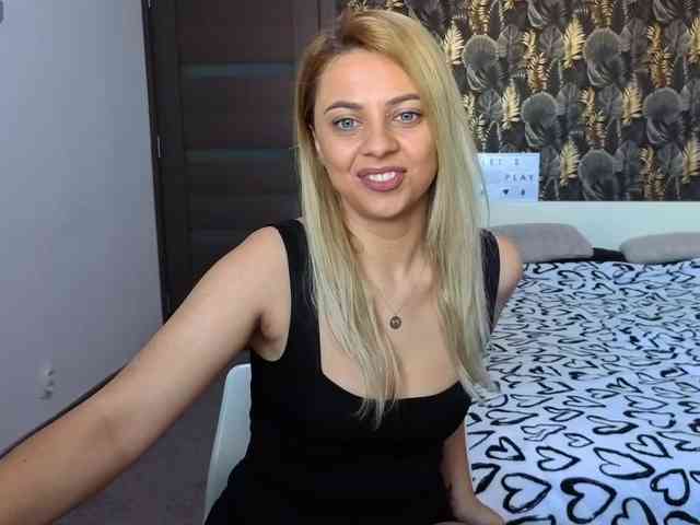 CarlaStaceeFun webcam