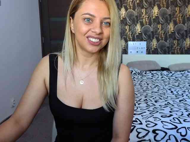 CarlaStaceeFun webcam