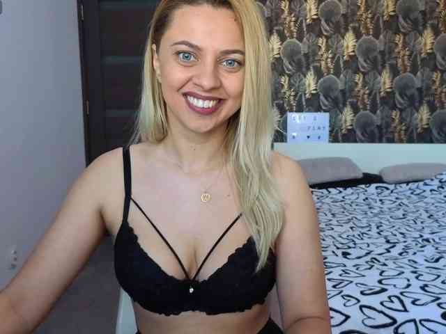 CarlaStaceeFun webcam