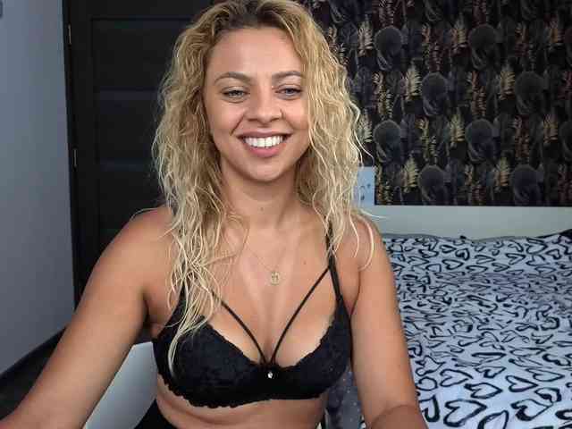 CarlaStaceeFun webcam